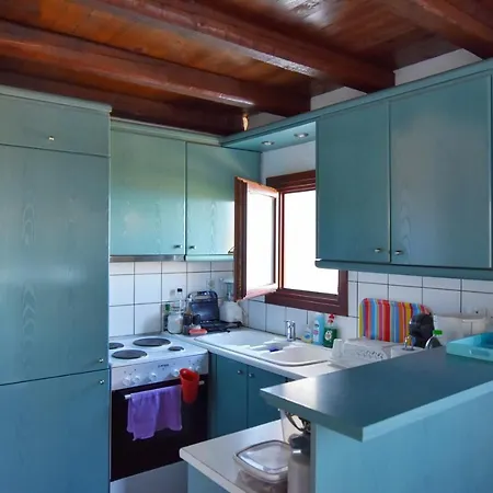 Family House With A Swimming Pool 5 Minutes From Ioulida Ioulis