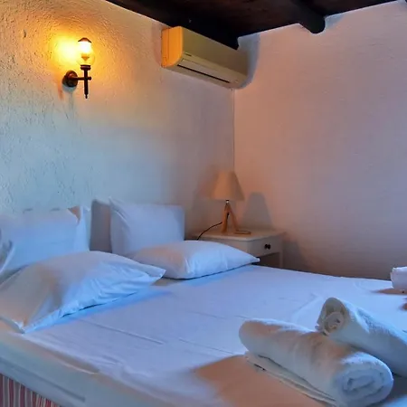 Family House With A Swimming Pool 5 Minutes From Ioulida Holiday home *