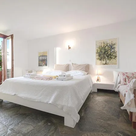 Family House With A Swimming Pool 5 Minutes From Ioulida 펜션