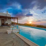Family House With A Swimming Pool 5 Minutes From Ioulida Ioulis