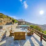 Family House With A Swimming Pool 5 Minutes From Ioulida Сasa de vacaciones *