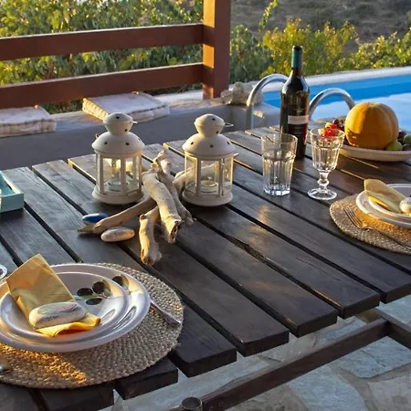 Family House With A Swimming Pool 5 Minutes From Ioulida بيت للعطل
