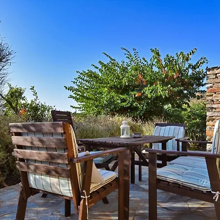 Family House With A Swimming Pool 5 Minutes From Ioulida