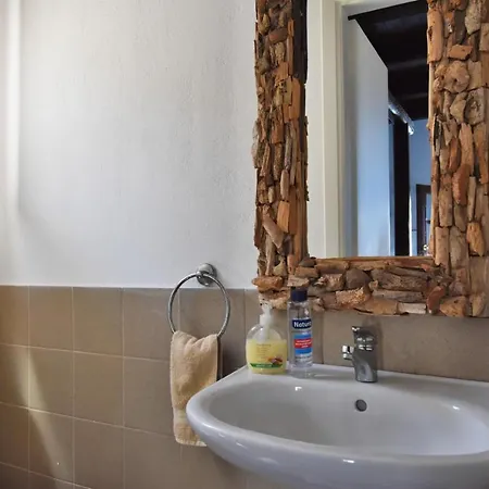 Family House With A Swimming Pool 5 Minutes From Ioulida Ioulis