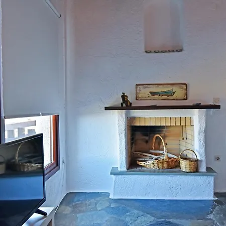 Family House With A Swimming Pool 5 Minutes From Ioulida بيت للعطل Ioulis