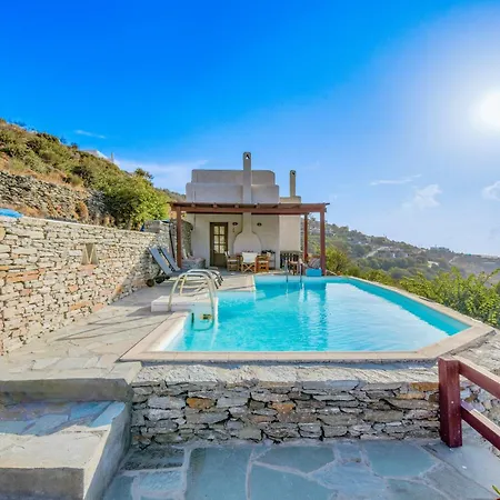 Casa vacanze Family House With A Swimming Pool 5 Minutes From Ioulida Ioulis