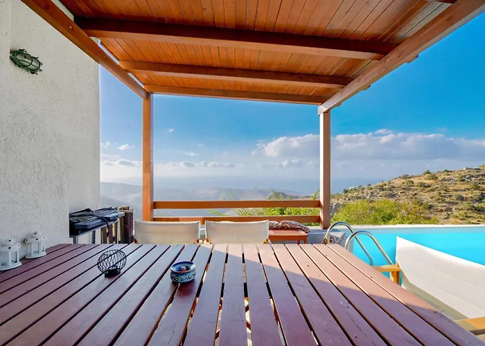 Family House With A Swimming Pool 5 Minutes From Ioulida Сasa de vacaciones *