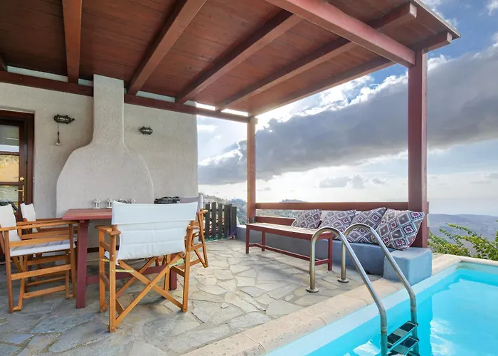 Family House With A Swimming Pool 5 Minutes From Ioulida *